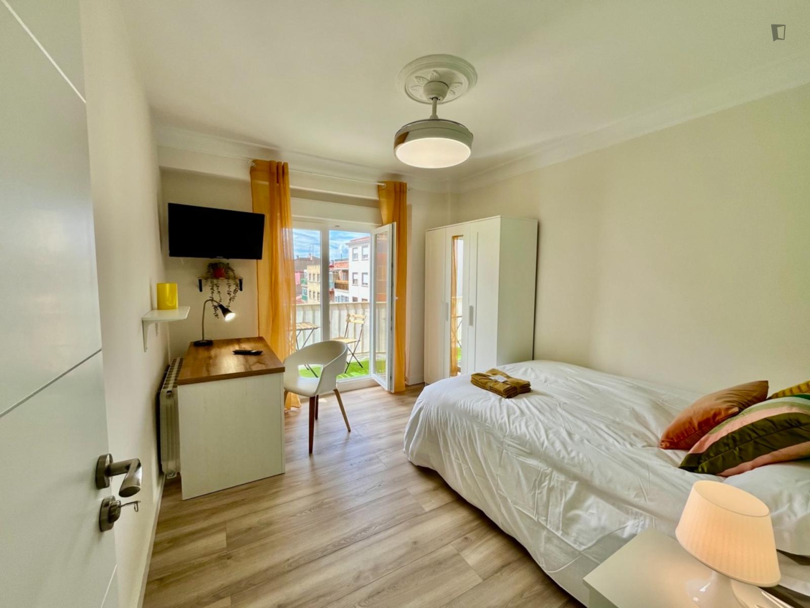 Lovely Double Bedroom With A Balcony, In Delicias - Lovely double bedroom with a balcony, in Delicias - Gallery - 1