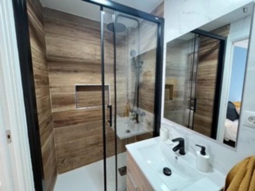 Splendid double ensuite bedroom with a kitchenette, near Parque del Castillo Palomar
