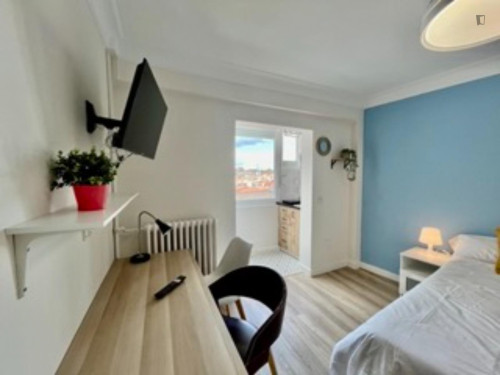 Splendid double ensuite bedroom with a kitchenette, near Parque del Castillo Palomar - Gallery - 23