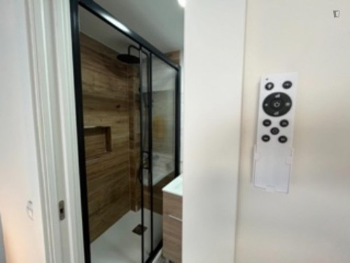 Splendid double ensuite bedroom with a kitchenette, near Parque del Castillo Palomar - Gallery - 5