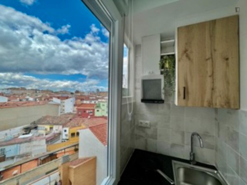 Splendid double ensuite bedroom with a kitchenette, near Parque del Castillo Palomar - Gallery - 10