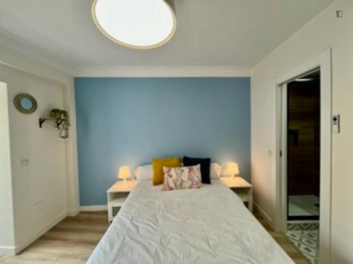 Splendid double ensuite bedroom with a kitchenette, near Parque del Castillo Palomar - Gallery - 22