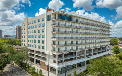 Sophisticated Coliving in Luxurious River Oaks, Vibrant Montrose Neighborhood