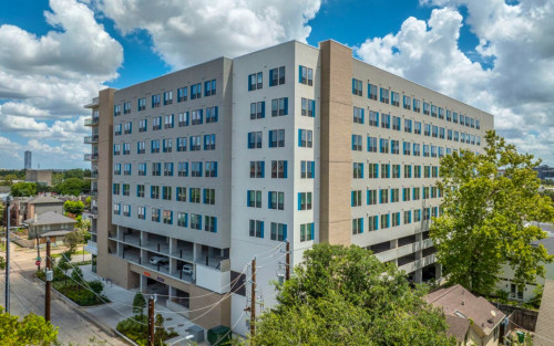 Sophisticated Coliving in Luxurious River Oaks, Vibrant Montrose Neighborhood