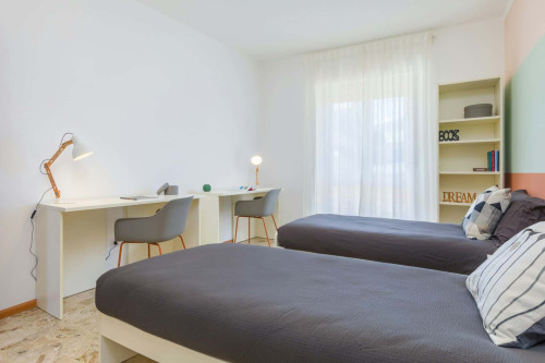 Room in Vicolo dalla Piccola, Trento for 70 m² with 3 bedrooms