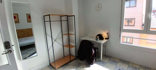 Room in Calle Obispo Mérida, Ponferrada for 105 m² with 4 bedrooms
