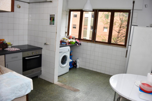 Welcoming double bedroom near Escola Superior de Educação