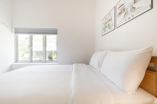 Appealing double bedroom in the Tiong Bahru district