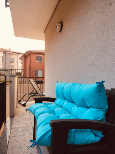 Bright Modern flat in Lecco with balcony and lake-view, close to public transp.