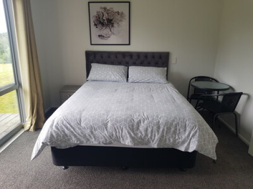 Sailing food and wine enthusiasts 