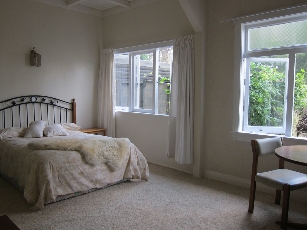  Guest Room 1(Single Bed)  -  Restful pit stop between cities.  - Gallery -  1