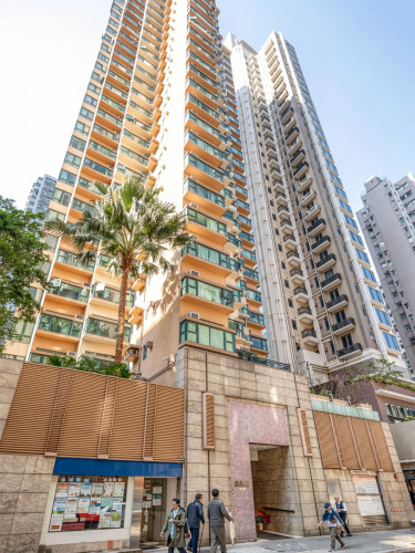Chic and Comfortable Coliving in Scenic Kennedy Town Apartment