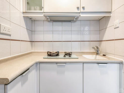 Chic and Comfortable Coliving in Scenic Kennedy Town Apartment