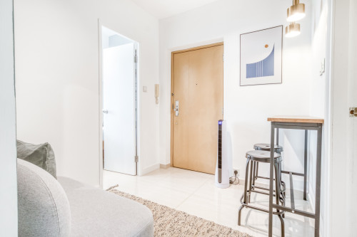 Chic and Comfortable Coliving in Scenic Kennedy Town Apartment