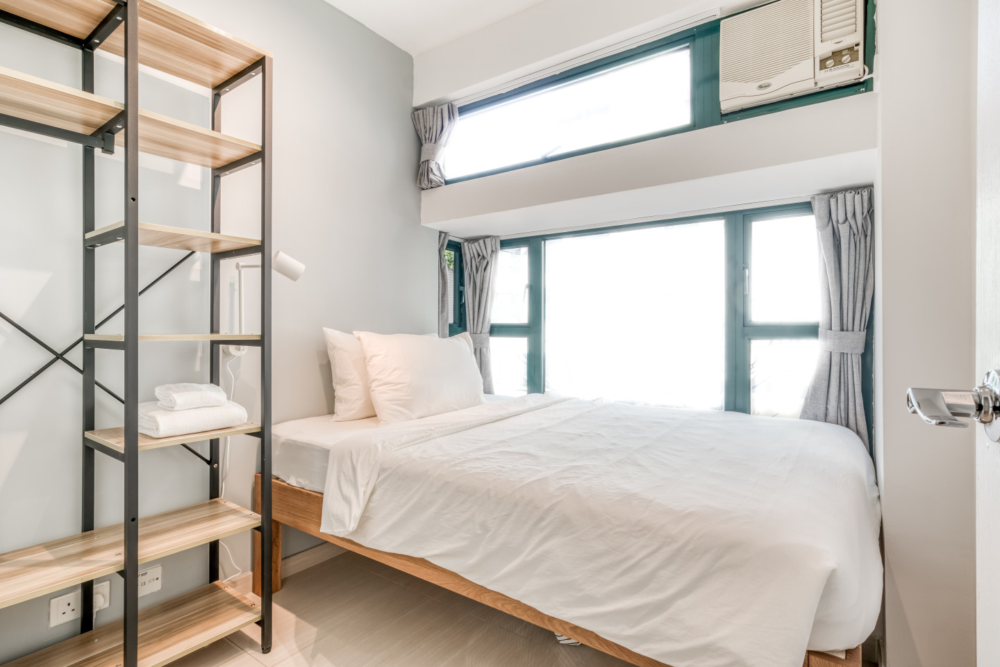  Private Room With Shared Bathroom 2  -  Chic and Comfortable Coliving in Scenic Kennedy Town Apartment  - Gallery -  3