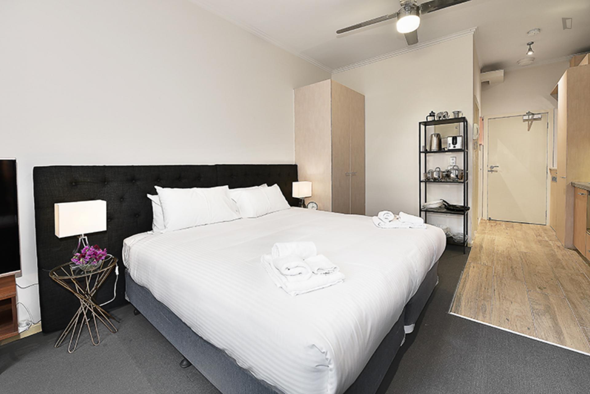 Lovely 1-bedroom apartment near Flinders Street Railway Station