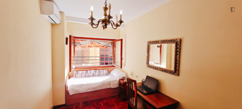 Comfy single bedroom in the centre of Alicante