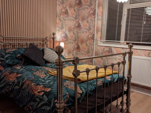 Double room 10m walk to hospital 