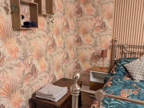 Double room 10m walk to hospital 