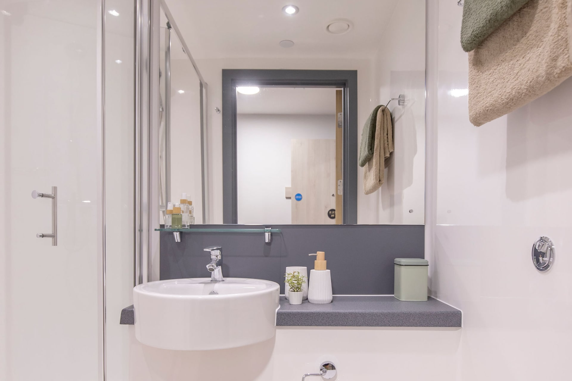  6 Bed Premium En-Suite  -  Tribeka  - Gallery -  4