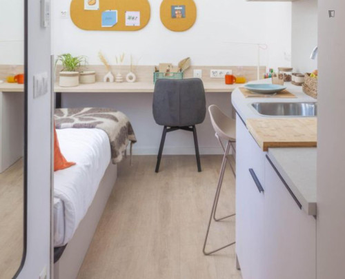 Inviting single ensuite bedroom in Armilla