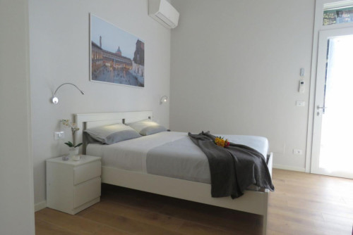 Beautiful 1-bedroom apartment on two levels with outdoor area, close to the city center