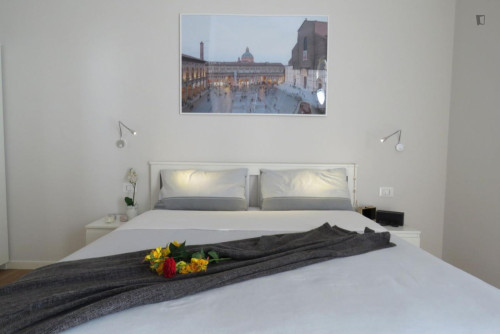 Beautiful 1-bedroom apartment on two levels with outdoor area, close to the city center