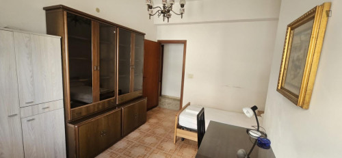 Single bedroom, with balcony, in 4-bedroom apartment