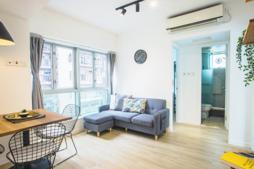 Comfort and Convenience in Stylish Coliving Space in Vibrant Sai Ying Pun Home