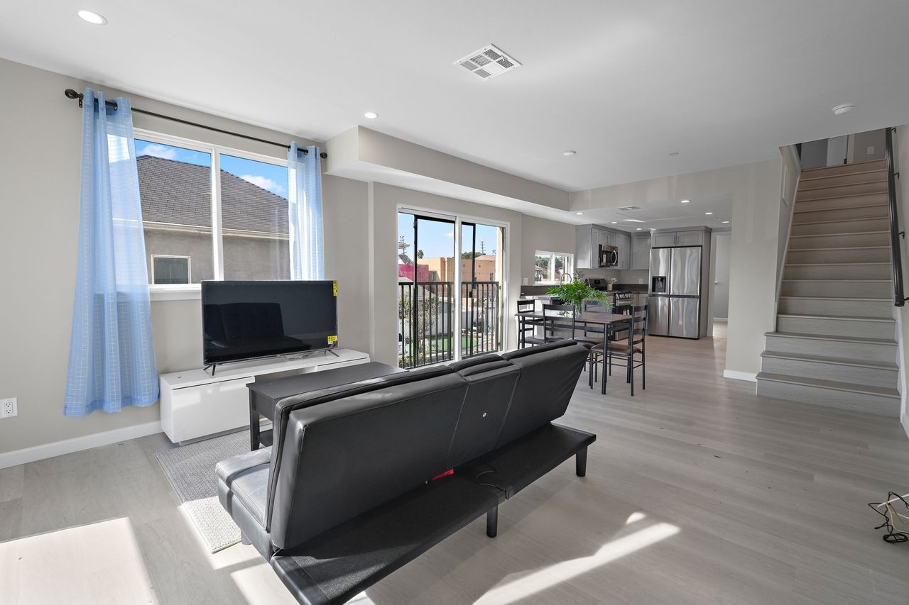  #1828: Boyle Heights - Queen Bedroom E W/ Private Bathroom  -  #1828: Boyle Heights  - Gallery -  5