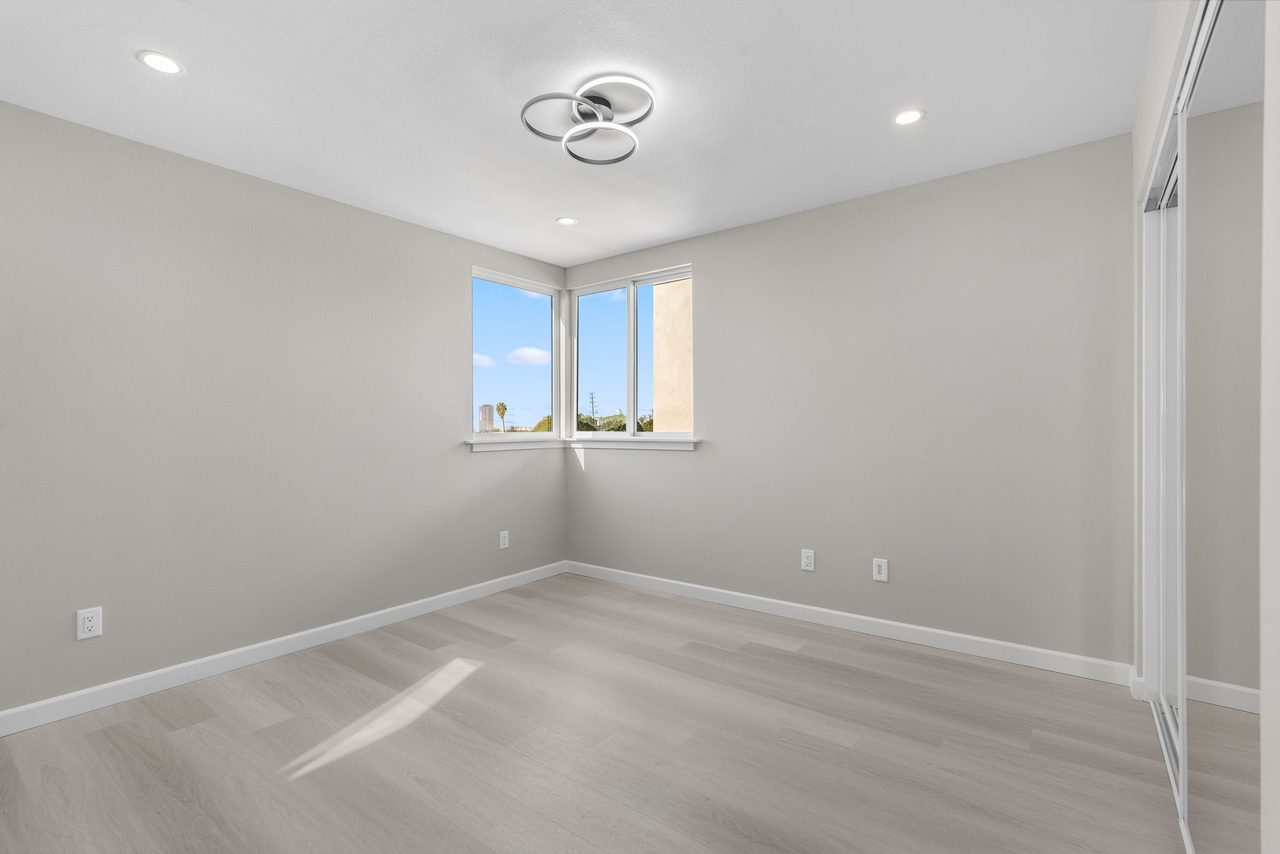  #1828: Boyle Heights - Queen Bedroom E W/ Private Bathroom  -  #1828: Boyle Heights  - Gallery -  1