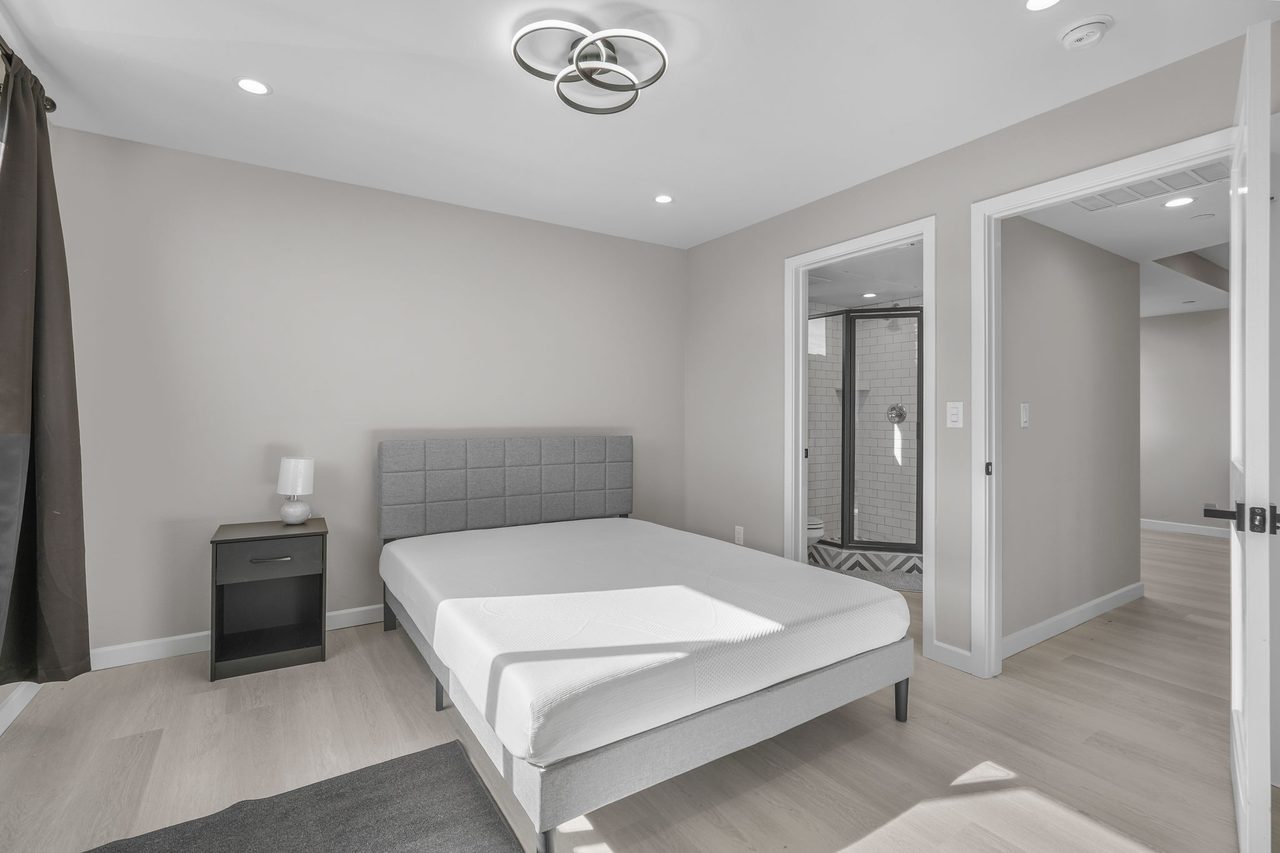  #1828: Boyle Heights - Queen Bedroom B W/ Private Bathroom  -  #1828: Boyle Heights  - Gallery -  3