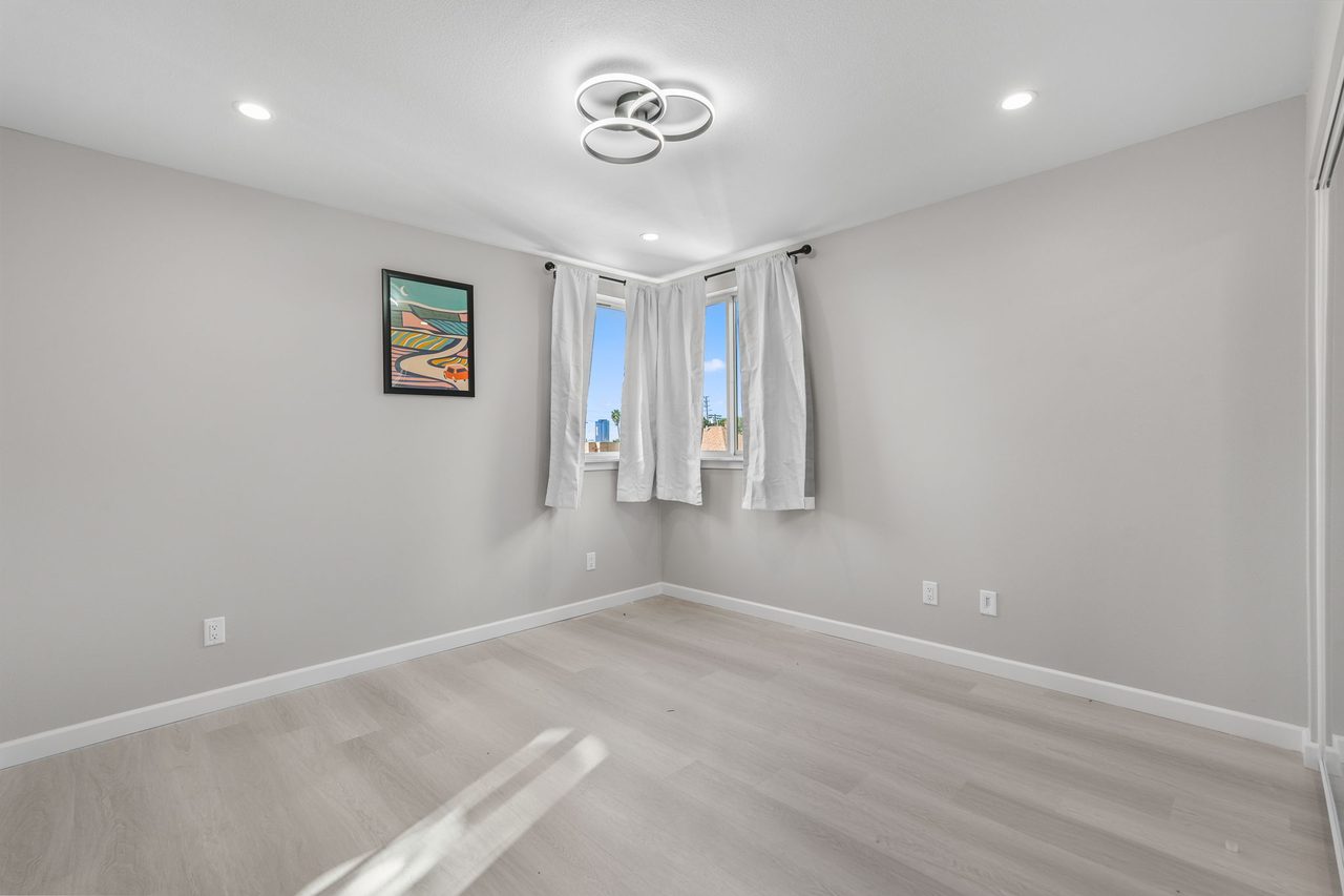  #1828: Boyle Heights - Queen Bedroom C W/ Private Bathroom  -  #1828: Boyle Heights  - Gallery -  6