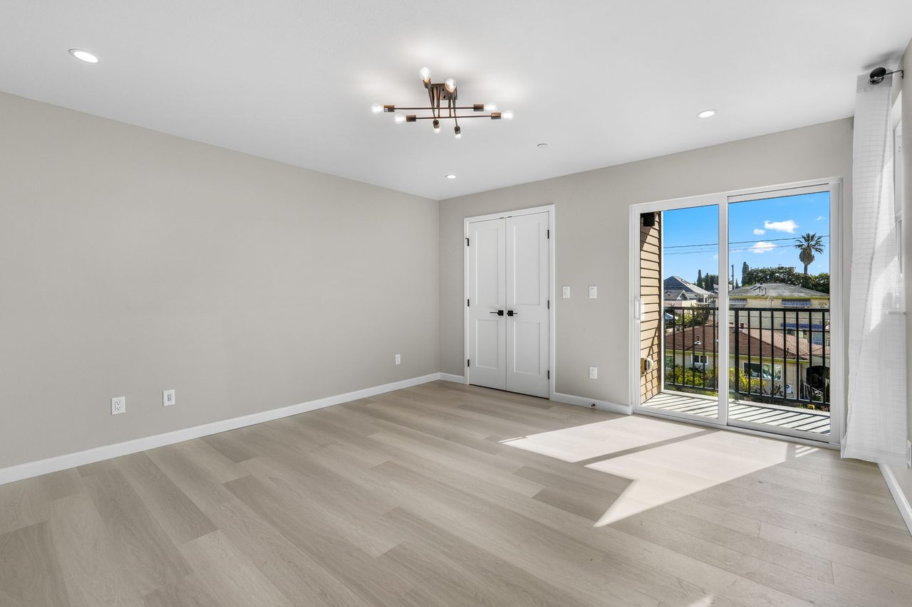  #1828: Boyle Heights - Queen Bedroom D W/ Private Bathroom  -  #1828: Boyle Heights  - Gallery -  4