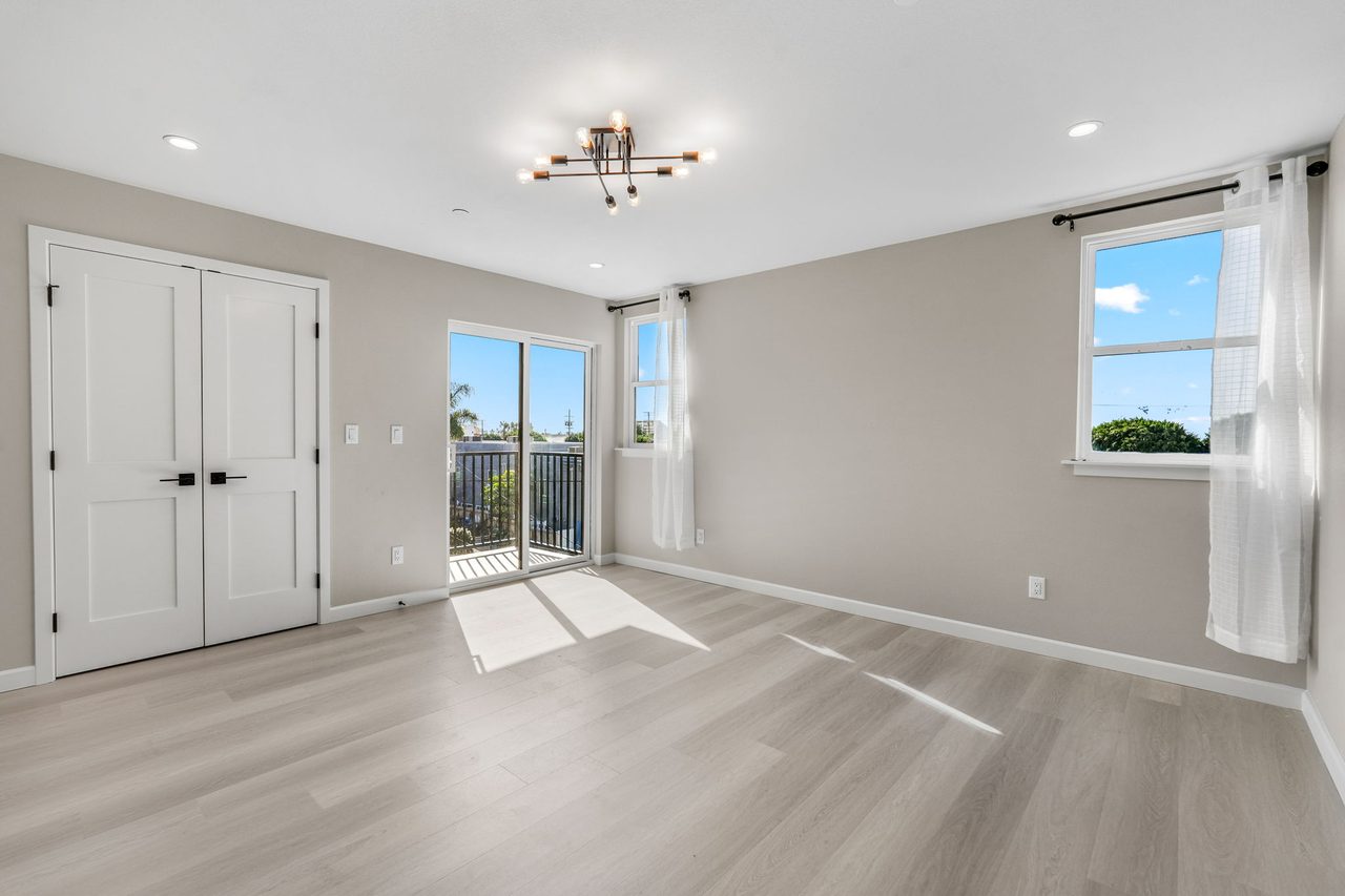  #1828: Boyle Heights - Queen Bedroom D W/ Private Bathroom  -  #1828: Boyle Heights  - Gallery -  2