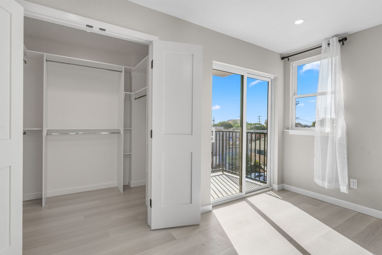  #1828: Boyle Heights - Queen Bedroom D W/ Private Bathroom  -  #1828: Boyle Heights  - Gallery -  5