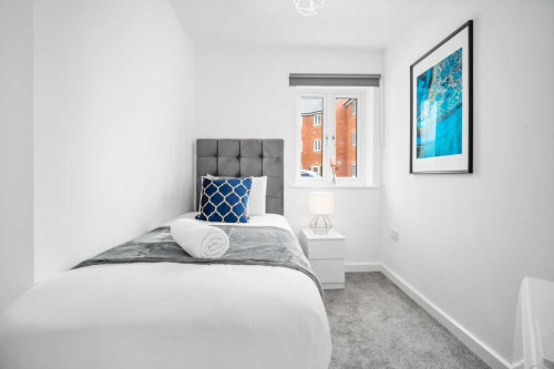 Luxury 2 Bed Apartment - Parking - Smart TV - WIFI