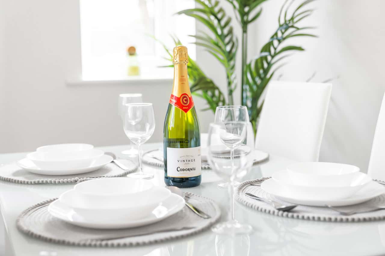  Luxury 2 Bed Apartment - Parking - Smart TV - WIFI  -  Luxury 2 Bed Apartment - Parking - Smart TV - WIFI  - Gallery -  10