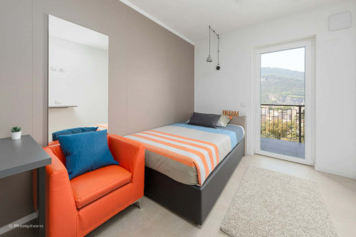 Room in Via Venezia, Trento for 48 m² with 2 bedrooms