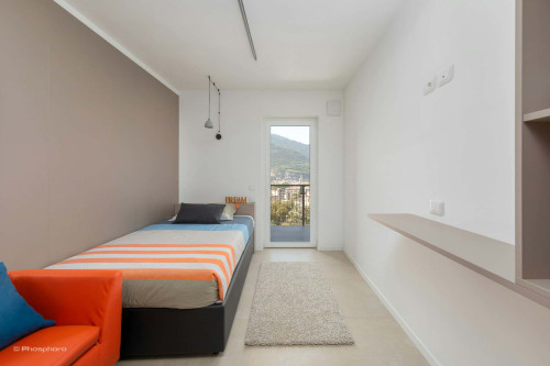 Room in Via Venezia, Trento for 48 m² with 2 bedrooms