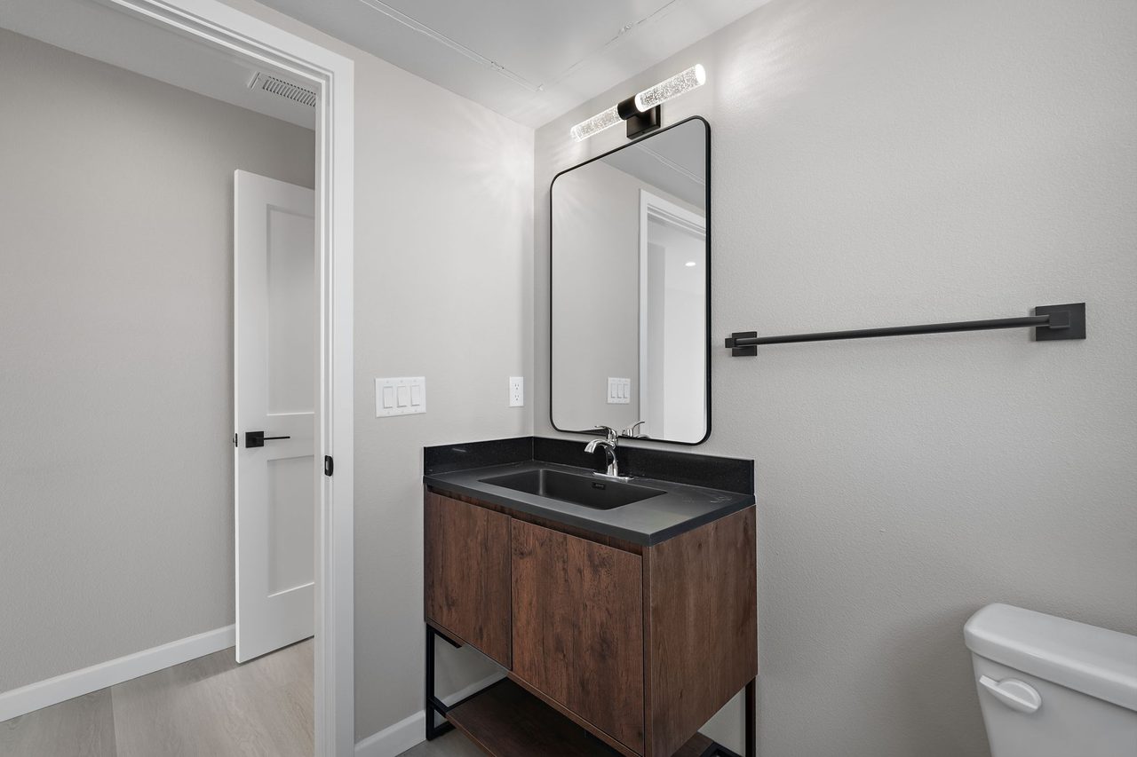  #1829: Boyle Heights - Queen Bedroom D W/ Private Bathroom  -  #1829: Boyle Heights  - Gallery -  12