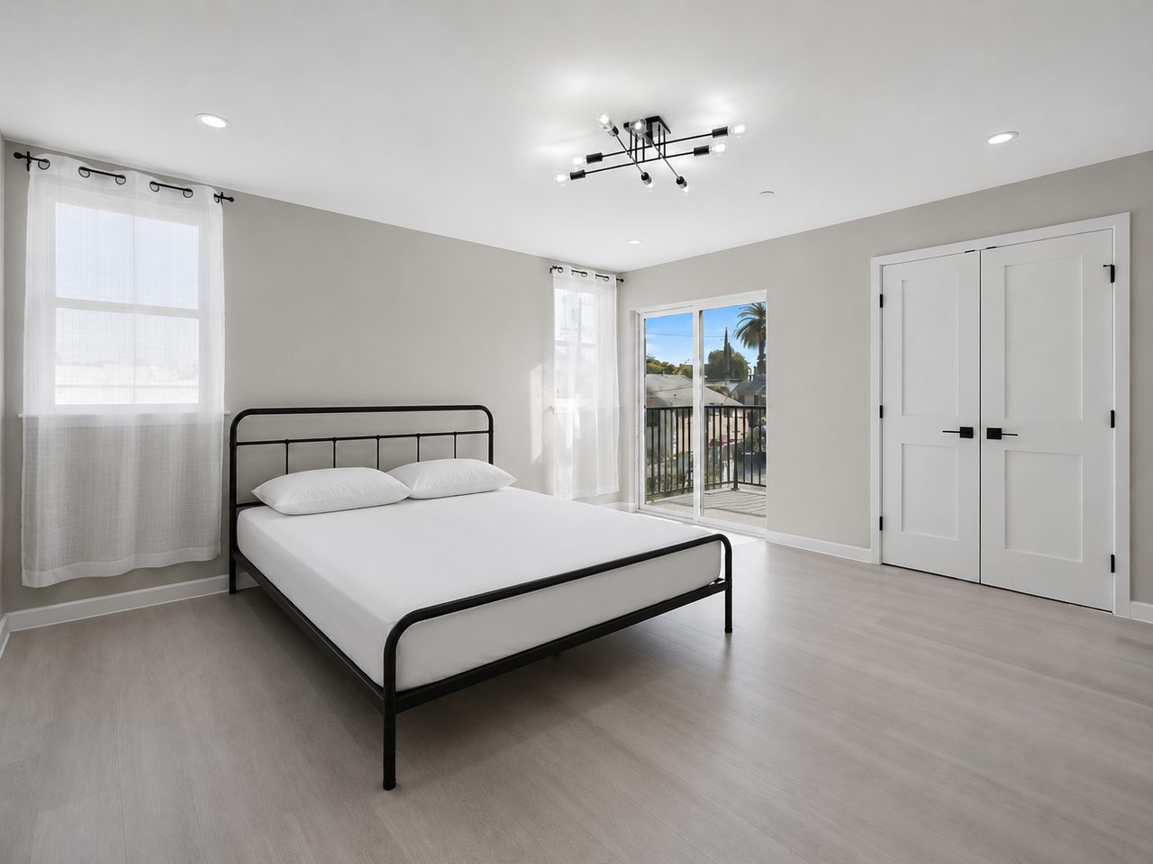 #1829: Boyle Heights - Queen Bedroom D W/ Private Bathroom - 2