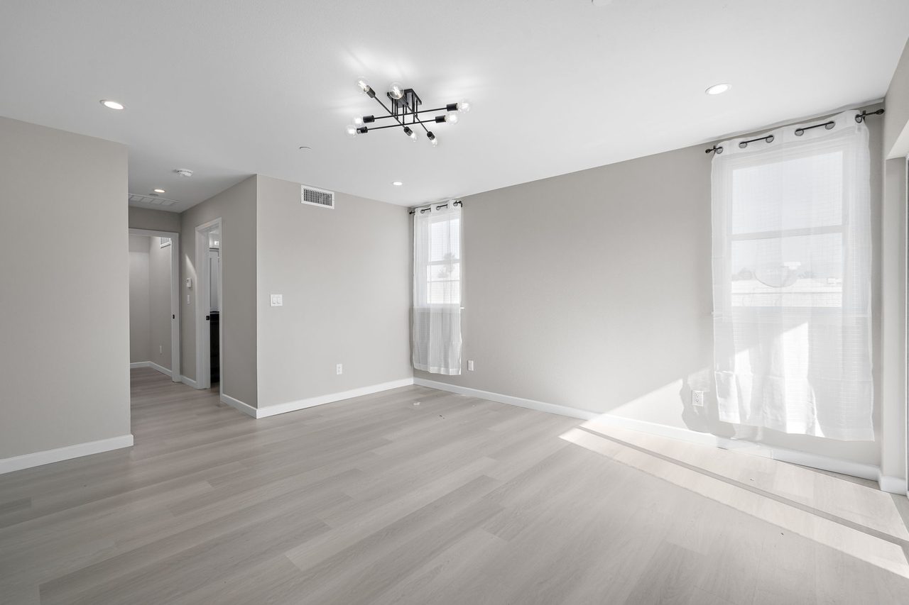  #1829: Boyle Heights - Queen Bedroom D W/ Private Bathroom  -  #1829: Boyle Heights  - Gallery -  15