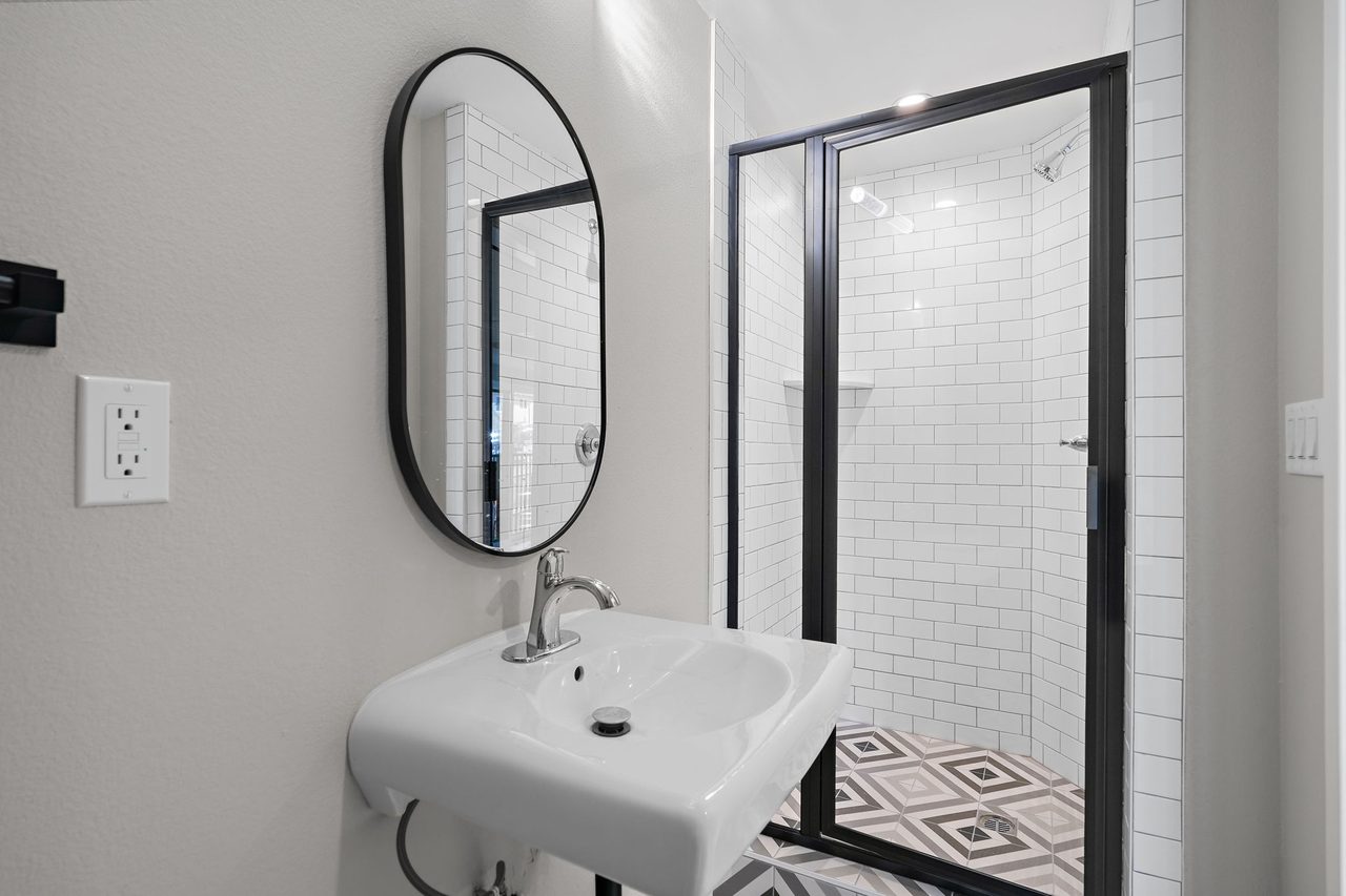  #1829: Boyle Heights - Queen Bedroom B W/ Private Bathroom  -  #1829: Boyle Heights  - Gallery -  2