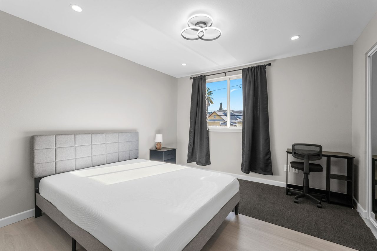  #1829: Boyle Heights - Queen Bedroom B W/ Private Bathroom  -  #1829: Boyle Heights  - Gallery -  14