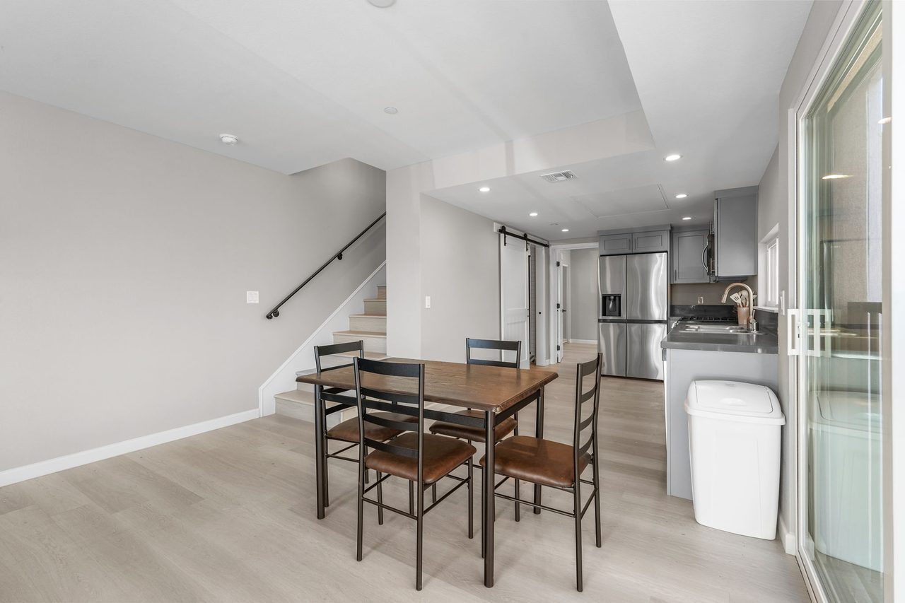  #1829: Boyle Heights - Queen Bedroom B W/ Private Bathroom  -  #1829: Boyle Heights  - Gallery -  4