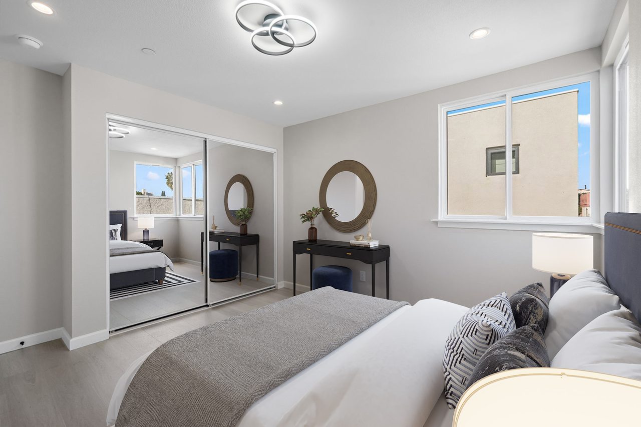  #1829: Boyle Heights - Queen Bedroom E W/ Private Bathroom  -  #1829: Boyle Heights  - Gallery -  8