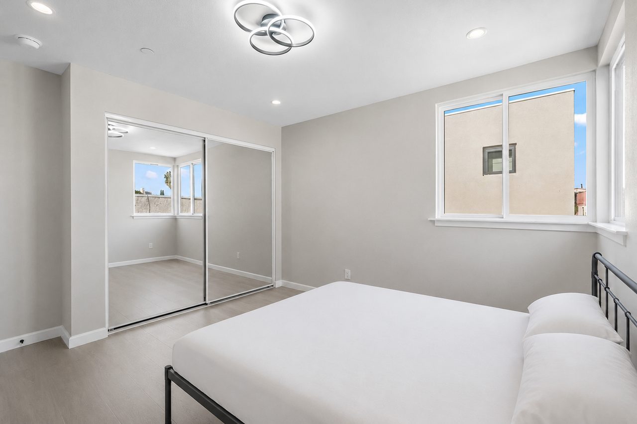 #1829: Boyle Heights - Queen Bedroom E W/ Private Bathroom - 11