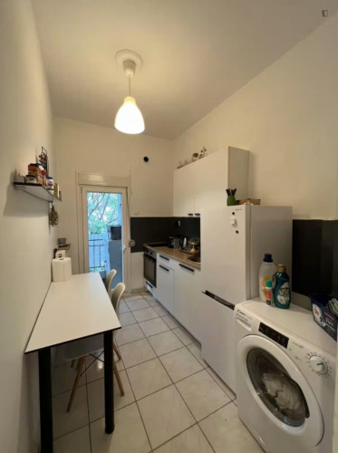 Spacious Single Bedroom with a balcony close to Holy Church of the Holy Apostles - Gallery - 7