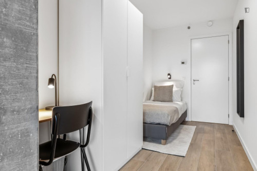 Bright single bedroom in modern shared flat in the vicinity of the Brussels-North train station